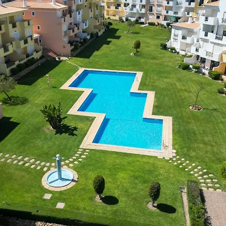 #310 Family Pool & Nearby Branqueira