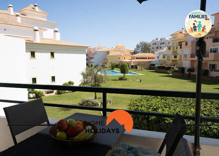 #310 Family Pool & Nearby * Branqueira