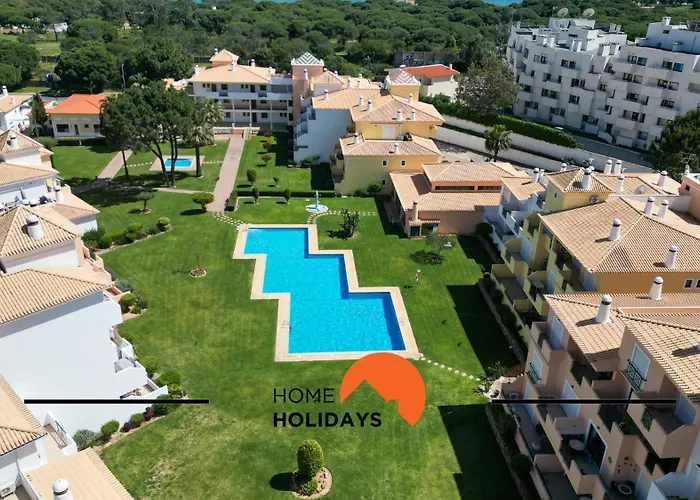 #310 Family Pool & Nearby * Branqueira
