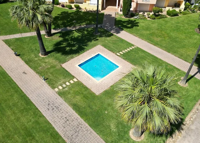#310 Family Pool & Nearby Branqueira