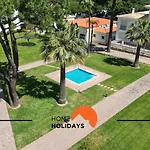 #310 Family Pool & Nearby * Branqueira