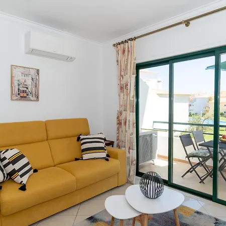 #310 Family Pool & Nearby * Branqueira
