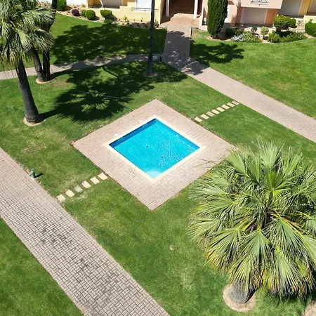 #310 Family Pool & Nearby Branqueira