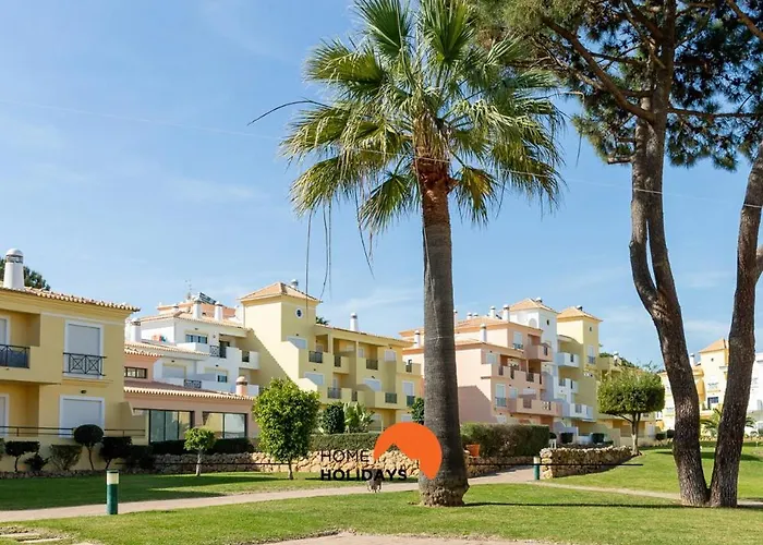 #310 Family Pool & Nearby Апартаменты Branqueira