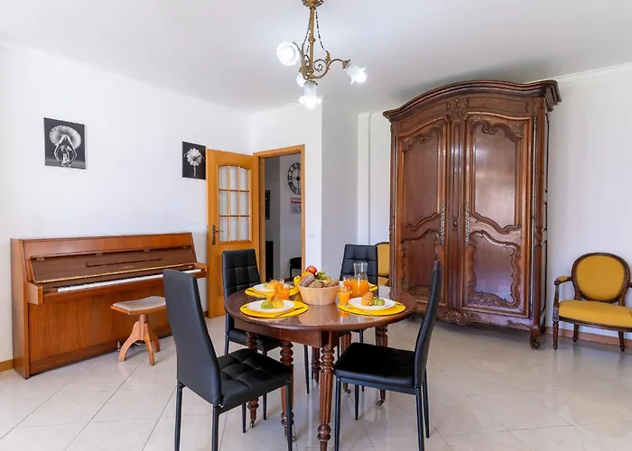#310 Family Pool & Nearby Апартаменты Branqueira