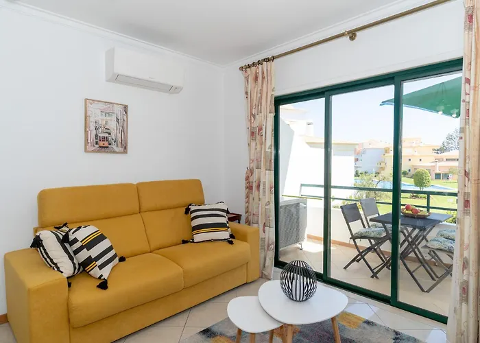 #310 Family Pool & Nearby * Branqueira